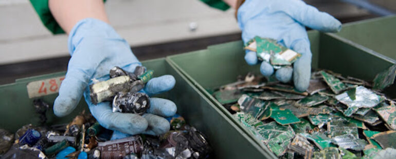 Smaltimento rifiuti elettronici: cosa dice la normativa italiana?